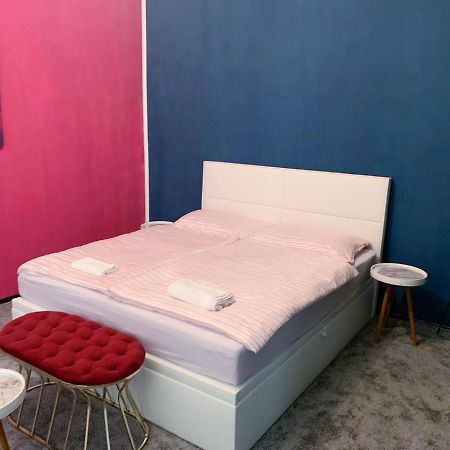 Rainbow Apartment Wenen Buitenkant foto